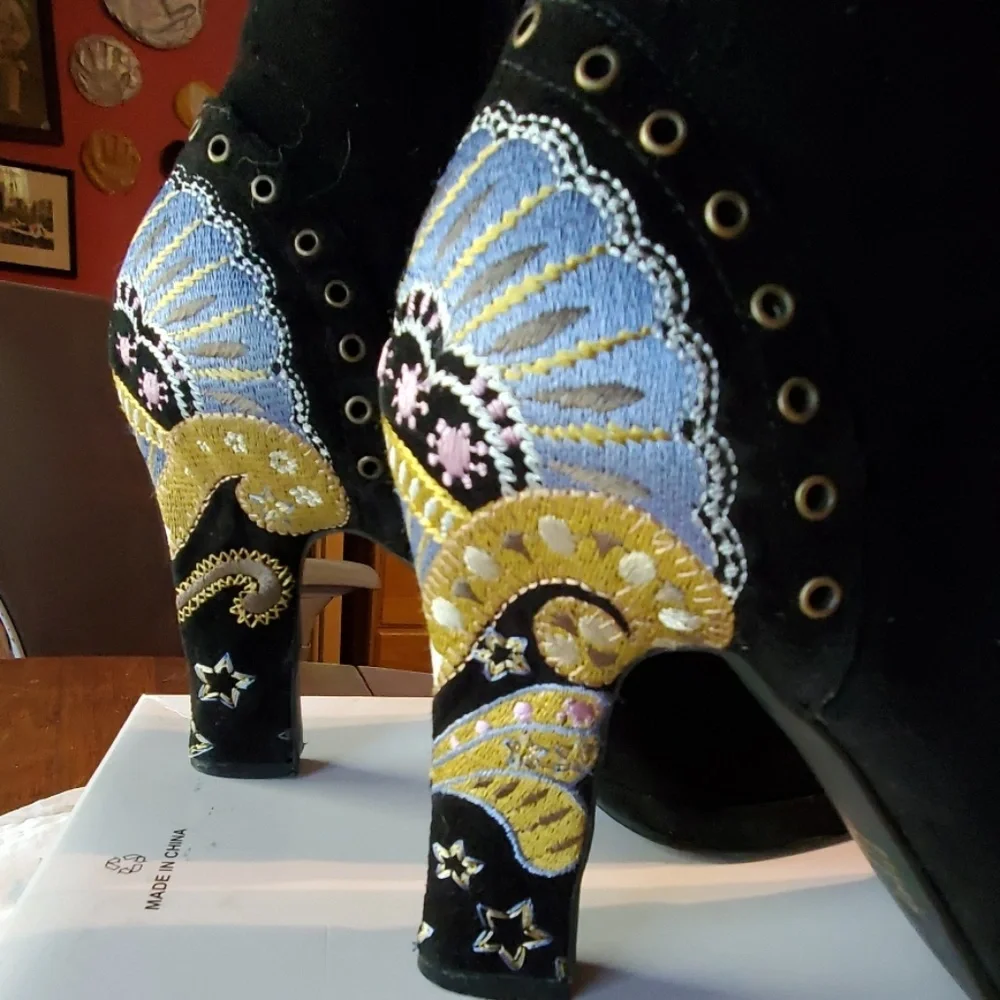 Johnny Was like | EMBROIDERED *REAL* SUEDE BOOTS | 9 | Black | 4" Heel | VINTAGE - Picture 2 of 8